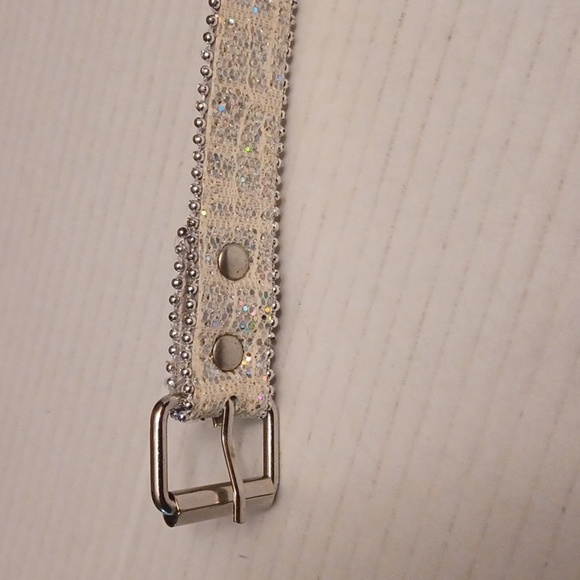 $4 Add-on Silver & White Sparkly Belt - Size Large (Youth) - Picture 2 of 6